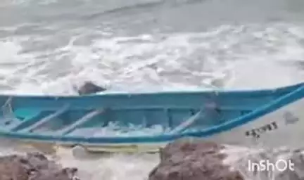 मालवण: मेढा समुद्रात मासेमारी नौका पलटी होऊन एक मच्छीमार बेपत्ता, तर दोघे बचावले; स्थानिक मच्छीमारांकडून शोध सुरू