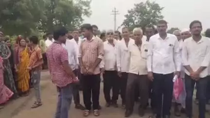 बसमत: तालुक्यातील सावरगाव परिसरातील शेतकऱ्यांचा शक्तिपीठ महामार्गाच्या मोजणीसाठी आलेल्या अधिकाऱ्यांना तीव्र विरोध