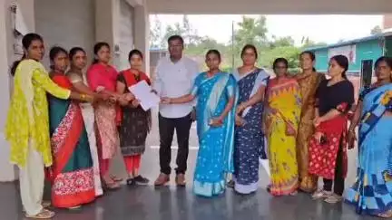 నిర్మల్: మంజులాపూర్ లో గల ప్రభుత్వ పాఠశాలలో మౌలిక సదుపాయాలు కల్పించాలని కలెక్టరేట్ లో విద్యార్థుల తల్లిదండ్రుల వినతి