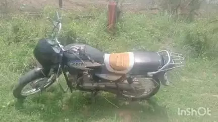 दौसा: सदर थाना क्षेत्र के खेरवाल रोड पर एक माह से लावारिस हालत में खड़ी बाइक का फोटो सोशल मीडिया पर वायरल
