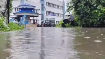 হাবরা ১: দুদিনের বৃষ্টিতে জলমগ্ন হাবরা থানা
