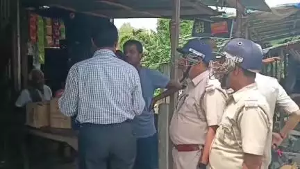 ধূপগুড়ি: ধুপগুড়িতে  বিরাট পুলিশ বাহিনী নিয়ে এশিয়ান হাইওয়ের পাশে থাকা জমি দখল মুক্ত করতে এলেও হলো না দখল মুক্ত