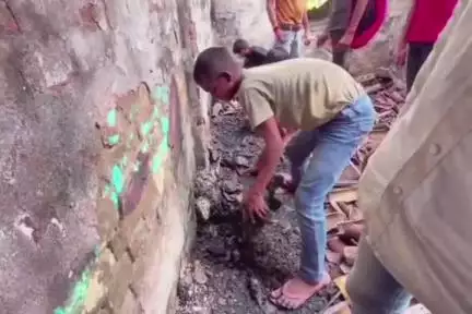 सरायरंजन: रायपुर चौक पर लगी आग, पाँच दुकानें जलकर खाक, लाखों का नुकसान