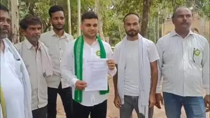 नवाबगंज: जिला अस्पताल की बदहाली को लेकर आक्रोशित भाकियू दशहरी के पदाधिकारी ने डीएम कार्यालय में सौंपा ज्ञापन