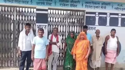 सैदपुर: सफेद हाथी साबित हो रहा लाखों की लागत से भैरोपुर में बना शौचालय, 2 साल से बंद होने पर लोगों ने किया प्रदर्शन
#jansamasya