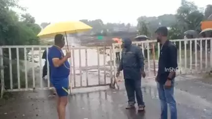 होशंगाबाद नगर: नर्मदापुरम नगरपालिका के अतिक्रमण दल ने आजमगढ़ सहित अन्य नालों के पास सुरक्षा के लिए लगाए बैरिकेड्स