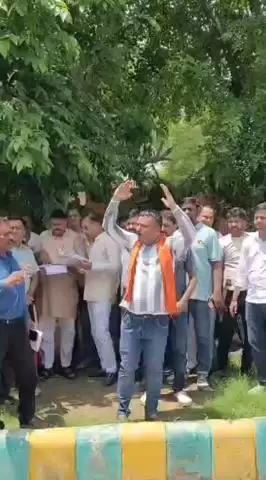 अलवर: अलवर शहर में मीनार विवाद, भाजपा के पूर्व MLA बनवारी सिंघल ने कहा- गाय के अवशेष मिले, पुलिसकर्मी को पीटा, हालात ठीक नहीं