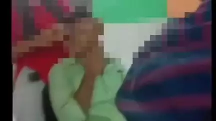 সোনারপুর: প্রকাশ্যে সোনারপুর কলেজে 'দাদার কীর্তি'! মাথা টেপাচ্ছেন ছাত্রী দিয়ে