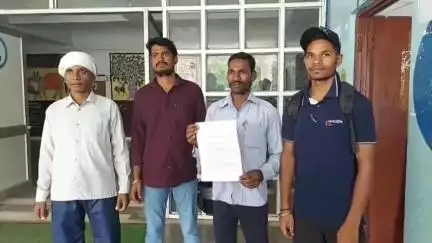 शहपुरा: संग्रामपुर से ररिया टोला सड़क बदहाल, गर्भवती महिला व छात्रों को परेशानी, ग्रामीणों ने लगाई गुहार