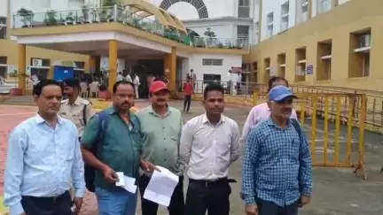 सागर नगर: स्मार्ट मीटर लगने से बेरोजगार हो रहे हैं मीटर रीडर, कलेक्टर कार्यालय में आयोजित जनसुनवाई में दिया आवेदन