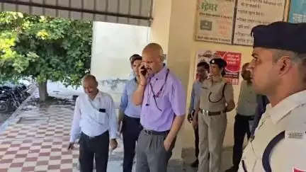 झज्जर: ₹20 लाख की नर्सरी क्यों उखाड़ी, रेलवे डीआरएम नहीं दे पाए जवाब; झज्जर स्टेशन का किया निरीक्षण