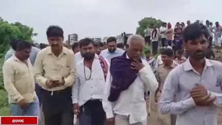 હળવદ: હળવદના રણમલપુર અને સુરેન્દ્રનગરના એજાર ગામના ખેડૂતો પાણી નિકાલ મામલે અમને-સામને, પ્રાંત અધિકારી સ્થળ પર દોડી આવ્યા