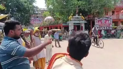 नोखा: नोखा बस स्टैंड पर बिहार बंद के समर्थन में आयोजित की गई नुक्कड़ सभा
