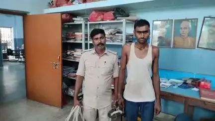 सूरजगढ़: जगदीशपुर गांव में पुलिस ने शराबी बेटे को किया गिरफ्तार, नशे में मां से करता था मारपीट