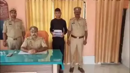 नौगढ़: भैसोड़ा बांध से हिन्दू देवी-देवताओं पर आपत्तिजनक टिप्पणी करने वाले युवक को पुलिस ने तमंचा और कारतूस के साथ किया गिरफ्तार