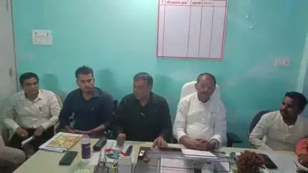 मधुबनी: नगर निगम कार्यालय में मेयर अरुण राय की अध्यक्षता में बैठक हुई आयोजित