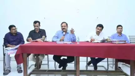బోధన్: బోధన్ మున్సిపల్ పరిధిలో కార్యక్రమాల అమలుపై కలెక్టర్ వినయ్ కృష్ణారెడ్డి సమీక్ష