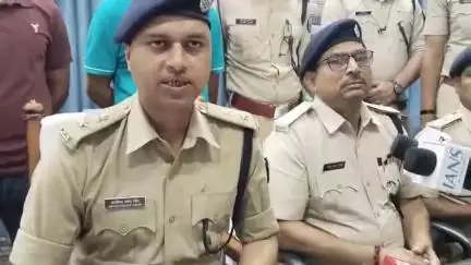 समस्तीपुर: बैंक ऑफ़ महाराष्ट्र लूट कांड को लेकर एसपी अरविंद प्रताप सिंह ने की प्रेस कॉन्फ्रेंस