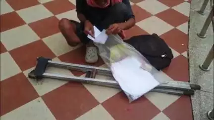 सागर नगर: दिव्यांग की भूमि पर प्रकाश अहिरवार ने गलत तरीके से अपना नाम दर्ज करवाया, दिव्यांग ने जनसुनवाई में रोते हुए शिकायत की