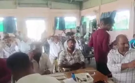 అలంపూర్: అయిజ మున్సిపాలిటీ కేంద్రంలోని ఫార్మర్ రిజిస్టర్ రైతులు తప్పనిసరిగా చేయించుకోవాలి;వ్యవసాయ విస్తరణ అధికారి జనార్దన్