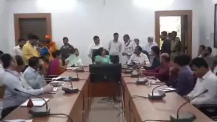 सिवनी: कलेक्ट्रेट सभा कक्ष में जिलास्तरीय जनसुनवाई का आयोजन किया गया
