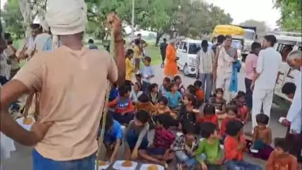 चंदला: चंदला-सरवई मार्ग पर सिंहपुर में बिजली संकट को लेकर ग्रामीणों का चक्का जाम #jansamasya