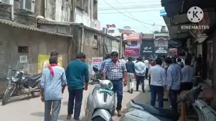 कोरबा: निहारिका में नशीले पदार्थ का सेवन कराने वालों के खिलाफ कार्रवाई, नगर निगम ने चार दुकानों में लगाया ताला