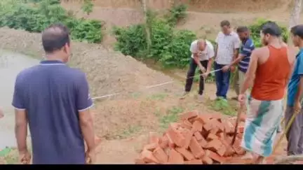 হাইলাকান্দি: রহমতটিলা-নতুনবাজার সংযোগীPWD-র এক কালভার্টের বন্ধ থাকাকাজ শুরু করায়ZPM দিলোয়ার হুসেন বড়ভুইয়ার নেতৃত্বে সন্তুষ এলাকাজূড়ে