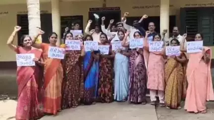 తమ డిమాండ్లను పరిష్కరించాలని కోరుతూ మామిడికుదురులో సర్వ శిక్ష అభియాన్ ఉద్యోగుల నిరసన