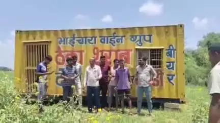 चरखी दादरी: बलकरा के ग्रामीणों ने शराब ठेके को लेकर जताया रोष, शराब ठेका बंद करने की मांग उठाई