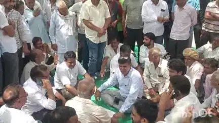 दांतारामगढ़: किशनपुरा में ग्रामीणों ने जल भराव की समस्या को लेकर ग्राम पंचायत को जड़ा ताला, शिविर का किया बहिष्कार