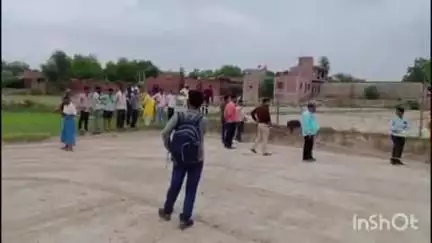 लालगंज: खीरो थाना क्षेत्र के नुनैरा पोस्ट अजीतपुर के अंजनी कुमार ने गांव के दबंगों और ग्राम प्रधान की मिलीभगत से ग्राम