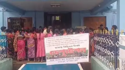 ভাতার: সারা বাংলা জব কার্ডধারী মজুরি সমিতির উদ্যোগে বেশ কয়েক দফা দাবি নিয়ে ভাতার ব্লকের বিডিও কে স্মারকলিপি প্রদান