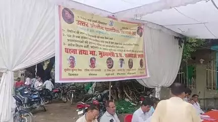 सरकार का चला हंटर शिक्षकों पर शिक्षक आए आंदोलन पर