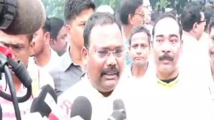 ଭୁବନେଶ୍ବର ମ୍ୟୁନିସିପାଲଟି କର୍ପୋରେସନ: ନୂତନ ବିଜେପି ରାଜ୍ୟ ସଭାପତିଙ୍କୁ ଶୁଭେଚ୍ଛା ଜଣାଇ ବିଜେପି ପାର୍ଟି ଅଫିସରେ ପ୍ରତିକ୍ରିୟା ରଖିଲେ ମନ୍ତ୍ରୀ ଗୋକୁଳା ନନ୍ଦ ମଲିକ