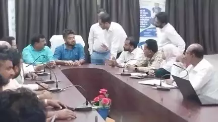 मधुपुर: शहरी जलापूर्ति योजना को लेकर मधुपुर नगर परिषद में बैठक का आयोजन