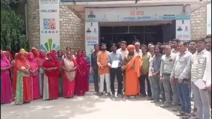 चित्तौड़गढ़: सावा क्षेत्र में भू माफिया के खिलाफ ग्रामीणों ने चित्तौड़गढ़ कलेक्ट्रेट पर की नारेबाजी दिया ज्ञापन #janasamshya