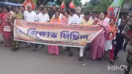 কোচবিহার ১: বিজেপি কর্মীদের মিথ্যা মামলায় ফাঁসানোর প্রতিবাদে কোচবিহারে মিছিল করলো বিজেপি