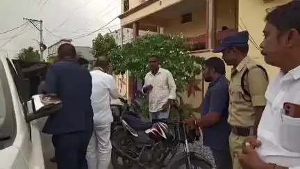 సిరిసిల్ల: గుండెపోటుతో హఠాన్మరణం చెందిన రిపోర్టర్ గరదాస్ ప్రసాద్ కుటుంబాన్ని పరామర్శించిన ప్రభుత్వ విప్ ఆది శ్రీనివాస్