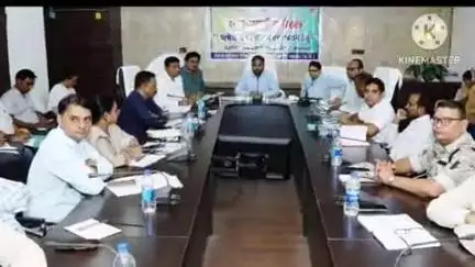 कांकेर: समय सीमा की बैठक में कलेक्टर ने लंबित कार्यों को जल्द पूर्ण करने के लिए अधिकारियों को दिए निर्देश