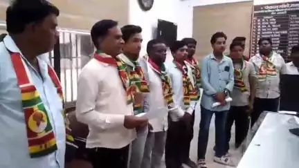 शहादा: बिलाडी गावात ठक्कर बाप्पा योजनेअंतर्गत रस्ता बांधकामात भ्रष्टाचार शहादा बीडीओंना भारत आदिवासी संविधान संघटनेचे निवेदन