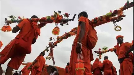 अखिलेश यादव ने योगी सरकार को दी नसीहत, कहा- कांवड़ियों के पैर दबाने के लिए सीओ और एसडीएम को लगाएं