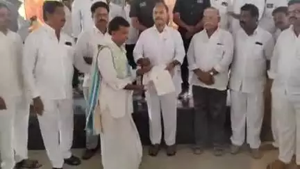 గద్వాల్: పలు గ్రామాల ప్రజలకు సీఎం సహాయనిధి చెక్కులు పంపిణీ చేసిన:ఎమ్మెల్యే బండ్ల కృష్ణ మోహన్ రెడ్డి