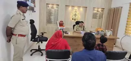 निवाली: बड़वानी पुलिस अधीक्षक ने की जनसुनवाई, समस्याओं के त्वरित समाधान के दिए निर्देश