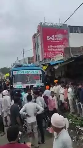 खिलचीपुर: खिलचीपुर में बस की टक्कर से किसान घायल, गाय को बचाने में ड्राइवर ने तेज रफ्तार से मोड़ी बस, ड्राइवर फरार