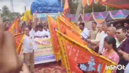 लातेहार: आलोक मोहन स्मृति सेवा आश्रम द्वारा श्रीराम वाटिका से कांवरिया जत्थे को विधायक और एसपी ने किया रवाना