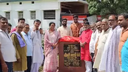 सोनबरसा: परिहार में विकास को नई रफ़्तार, विधायक गायत्री देवी ने ग्रामीण सड़क योजनाओं का किया शिलान्यास