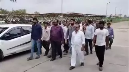 ગીરસોમનાથ જીલ્લા કલેક્ટરને કારડીયા રાજપૂત સમાજ દ્રારા હીરાભાઇ જોટવાના સમથઁનમા ઇણાજ આવેદનપત્ર અપાયુ.