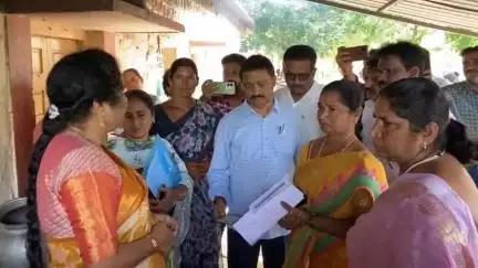 నరసరావుపేటలో పాఠశాలలను తనిఖీ చేసిన ఫుడ్ కమిషన్ మెంబర్,పిల్లలకు పెట్టె ఆహారంలో మురిగిన కోడిగుడ్లను చూసి ఆగ్రహం