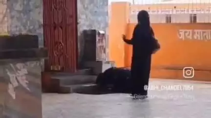 रसूलाबाद: धर्मगढ़ बाबा मंदिर में 2 मुस्लिम महिलाओं का पूजा पाठ करने का वीडियो सोशल मीडिया पर हुआ वायरल